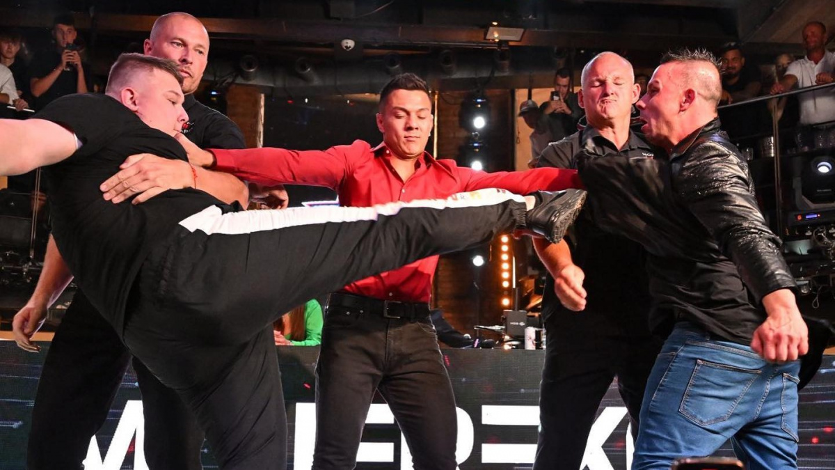 Slepý tiktoker, souboj liliputů i titulový zápas. Tiskovka Clash of the Stars nabídla pravidelnou dávku bizáru