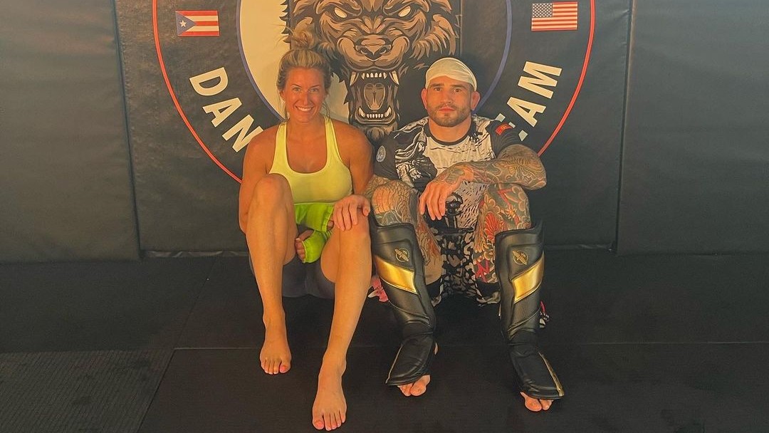 Šílené! Fanoušek vyhrožoval manželce UFC bojovníka, že ho zabije a zakope v poušti, pokud zvítězí