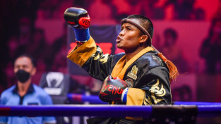 Buakaw se opět ukázal v ringu, Španěla sice poslal do počítání, knockoutovat ho ale nedokázal