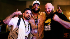 Ex-UFC fighteři Mike Perry a Ben Rothwell se našli v boxu bez rukavic