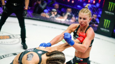 Adrianna Kreft vs. Petra Částková na KSW 75