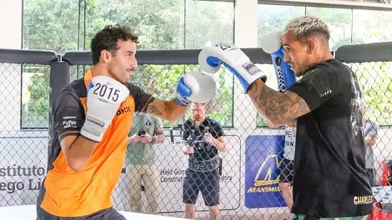 Chystá se změnit sport? Hvězda Formule 1 si zatrénovala s Charlesem Oliveirou