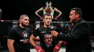 Souboj klanů ovládl neporažený Nurmagomedov. Bezzubý Pitbull nevěděl, jak na něj