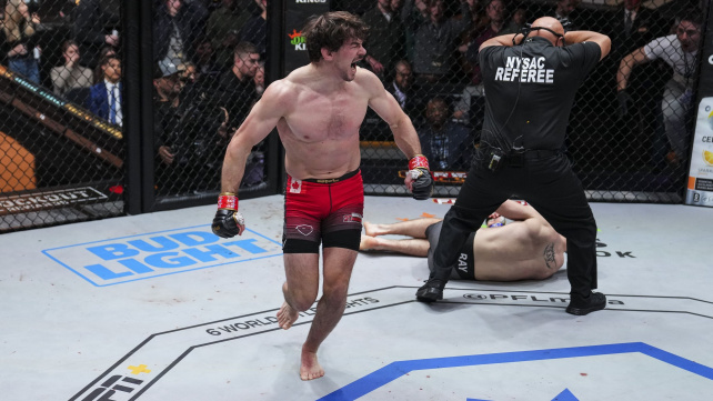 Z UFC "kanadského gangstera" vyhodili, v PFL si brutálním knockoutem došel až pro titul