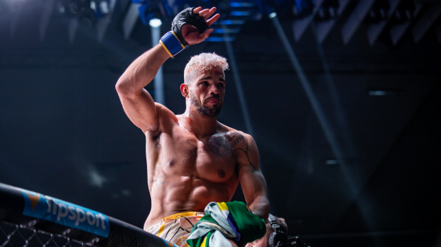 Kaik Brito už není šampionem Oktagonu, trůn welterové váhy je volný