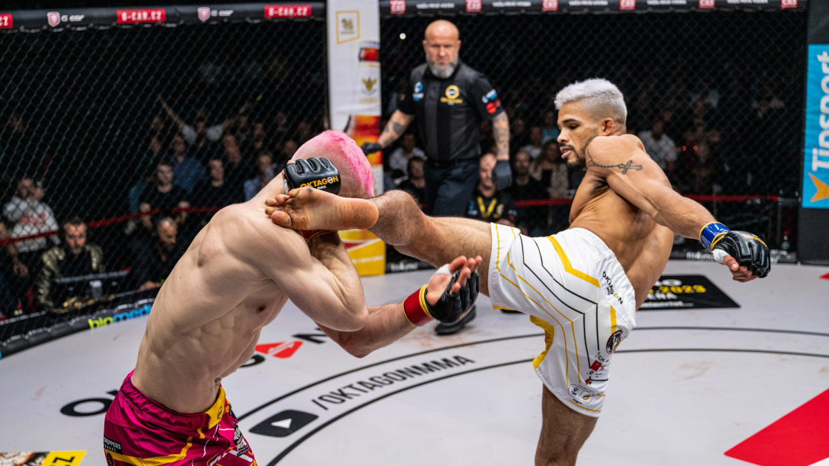 Oktagon 64 - online průběh a výsledky turnaje. Titulový zápas v těžké váze zrušen, Hatef Moeil se rozhodl nenastoupit kvůli pokutě