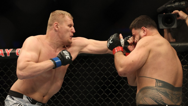 Když se potkají dva hromotluci. Pavlovich zdemoloval Tuivasu už po 54 vteřinách