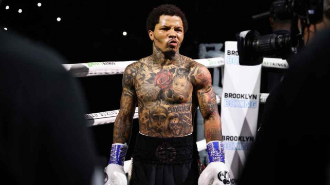 Nejsem zrůda, najali ji novináři, hájí se slavný boxer, který byl obviněn z napadení přítelkyně