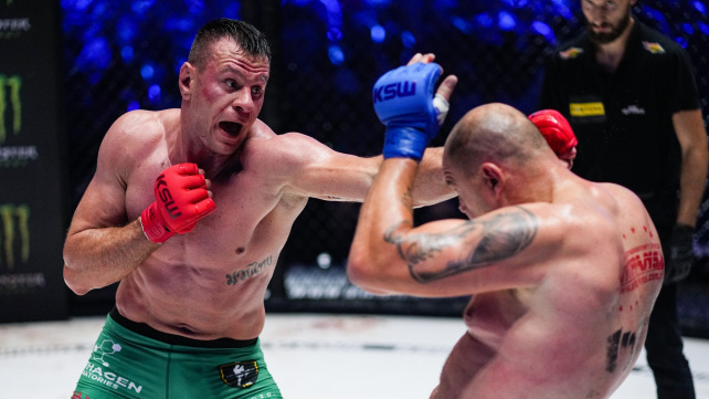 KSW 90 - výsledky a průběh turnaje. Večer plný spektakulárních ukončení korunoval Wrzosek rychlou demolicí Vitasoviće