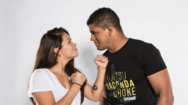 Manželka mu nakázala, ať se nebije v postoji a soupeře uškrtí. Burns popsal, jak se zrodilo jeho rychlé vítězství