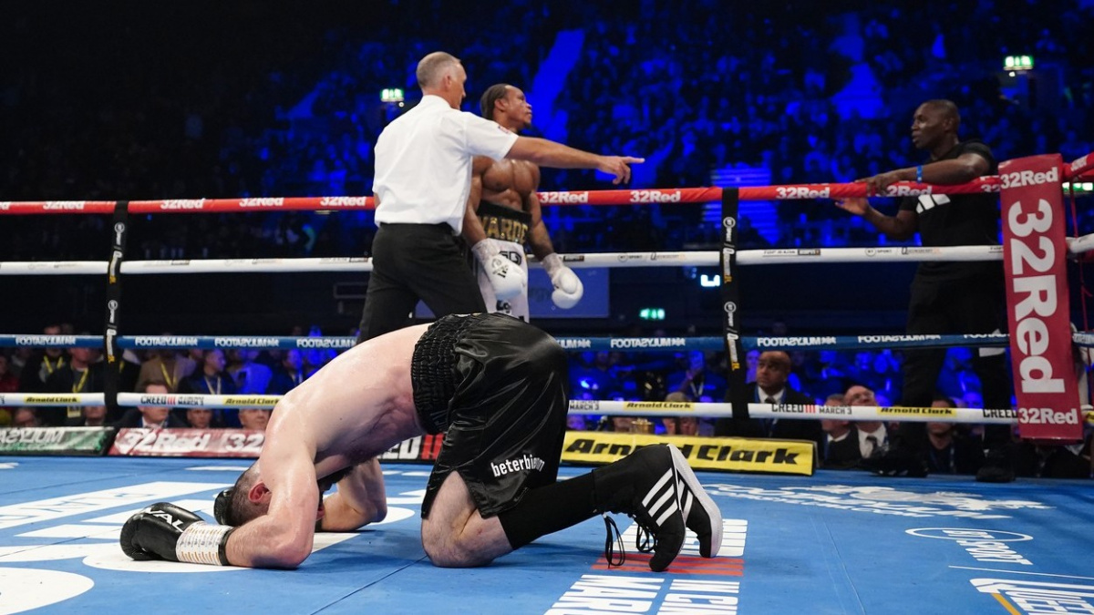 Žádný soupeř s ním nevydrží do konce. Boxerský šampion Beterbiev opět uhájil mistrovské pásy