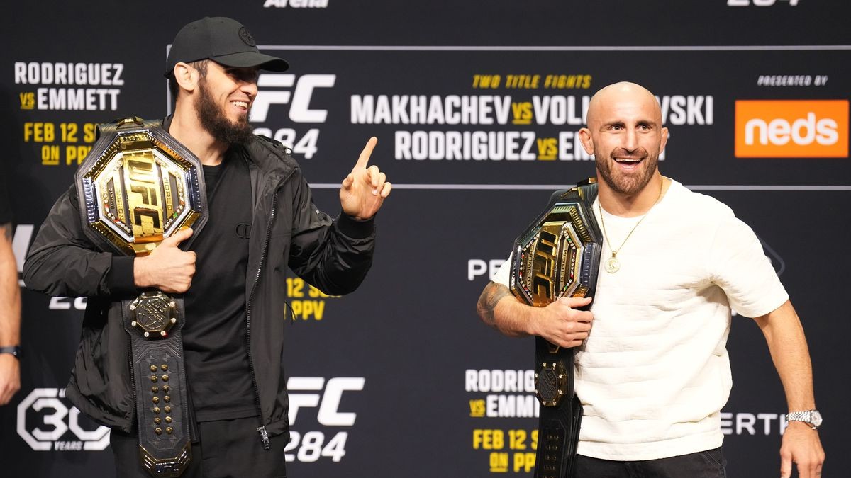 Khabib, Adesanya a další bojovníci komentují megazápas Volkanovski vs. Makhachev