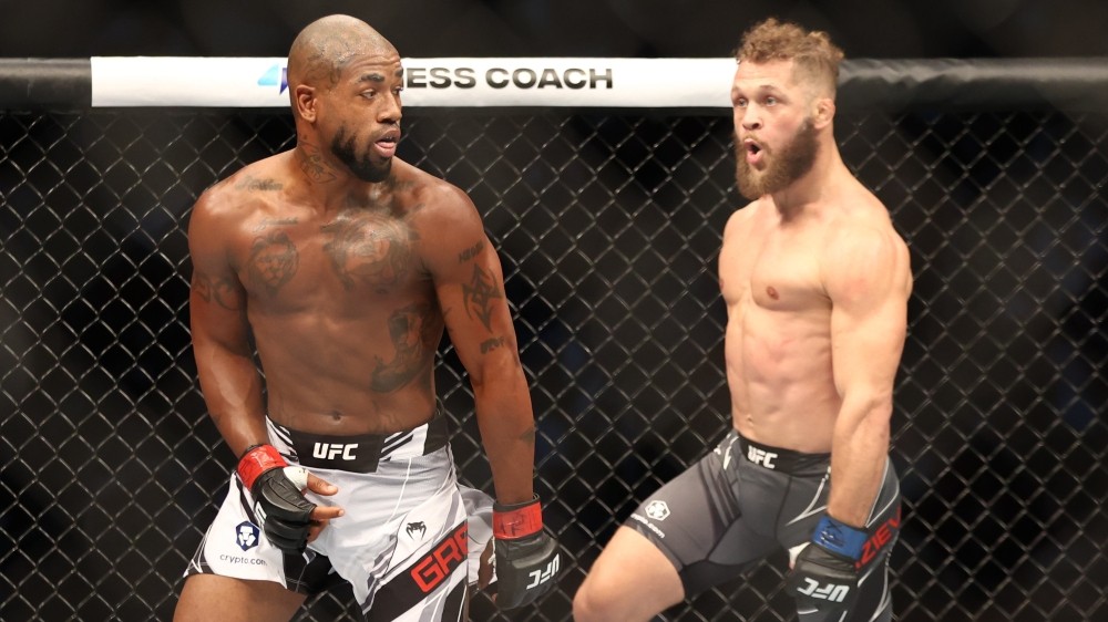 Táta nám dal 2 dolary, ať se o ně pereme. Hvězda UFC zavzpomínala na začátky v bojových sportech