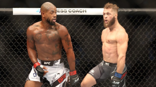 Táta nám dal 2 dolary, ať se o ně pereme. Hvězda UFC zavzpomínala na začátky v bojových sportech