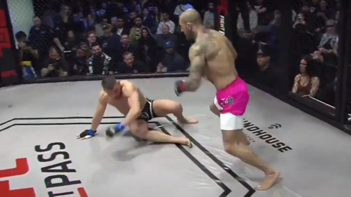 MMA bojovník porušil nepsaný zákon a byl za to ihned potrestán knockoutem