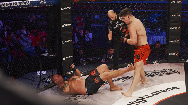 Dva zápasy, dvě výhry v prvním kole, rozjetou těžkou váhu teď v kleci čeká havířovský rebel