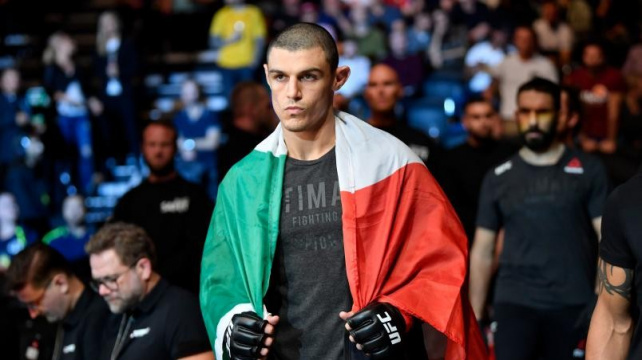 Bývalý bojovník UFC byl zatčen, během dovolené napadl taxikáře