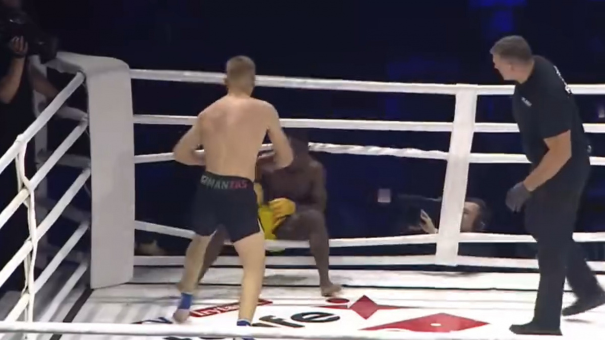 Video: Španělský zápasník vypadl z ringu, ihned se ale vrátil, aby za pár vteřin schytal KO