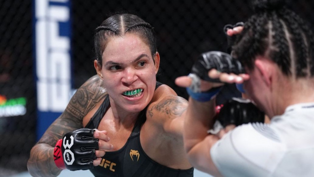 Amanda Nunes hladce obhájila titul a poté ohlásila odchod do sportovního důchodu