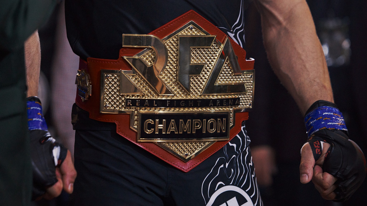 RFA má nového šampiona, Brazilec slovenského dlouhána sestřelil hned prvním úderem