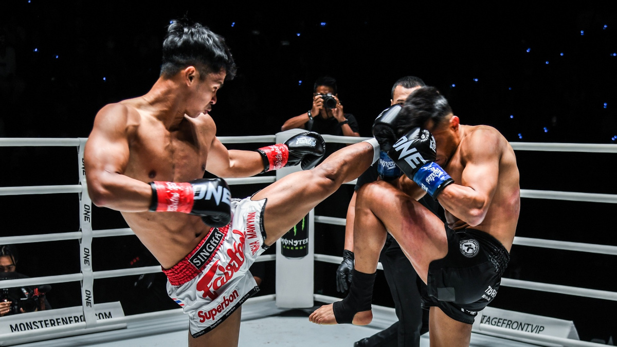 Superbon opět ničil, obětí jeho obávaného highkicku se stal Tayfun Ozcan