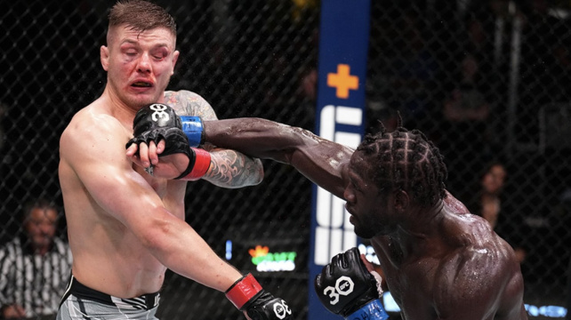 Tvrdá bitva v UFC. Cannonier do Vettoriho vysypal rekordní počet úderů, ten ale odmítal padnout