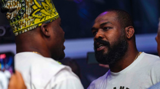 Jones a Ngannou se poprvé střetli tváří v tvář před klecí. Co si řekli v intenzivním rozhovoru?