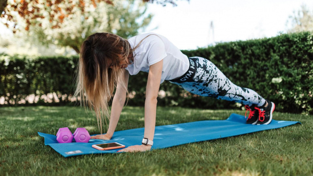 Jak si na zahradě postavit vlastní fitness centrum?