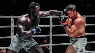 Senegalský obr Reug Reug přemohl mistra světa v jiu-jitsu. Bez faulů se to ale neobešlo