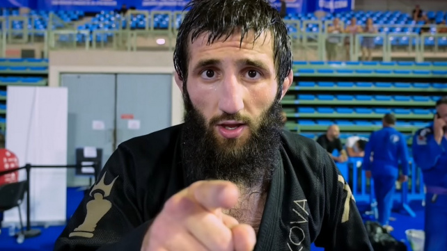 UFC si nechalo vyfouknout další potenciální hvězdu. „Líný král“ se upsal u konkurence