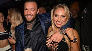 Rande v McGregorově restauraci a prohlídka pivovaru. Boxerka Ebanie Bridges vyhlásila soutěž pro fanoušky