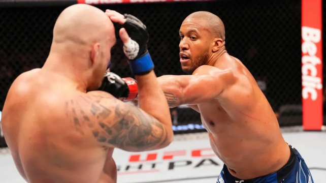 One man show francouzského zázraku. Gane profesorsky vyškolil Spivaca a zvítězil na TKO