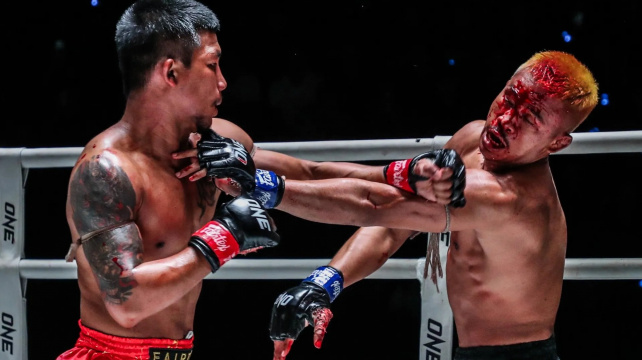 Krvavá řežba po thajsku! Rodtang a Superlek předvedli nejbrutálnější zápas roku