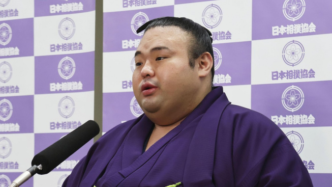 Takakeišó zvítězil v podzimním turnaji sumó, ale strhla se na něj lavina kritiky