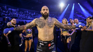 KSW 93 - online průběh a výsledky turnaje z Paříže. Martínek poslal k zemi Prince, Parnasse zdemoloval přemožitele Brichty