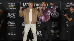 Klid před bouří. Tiskovka UFC 295 se nesla v gentlemanském duchu, Aspinall a Pavlovich si vyměnili komplimenty