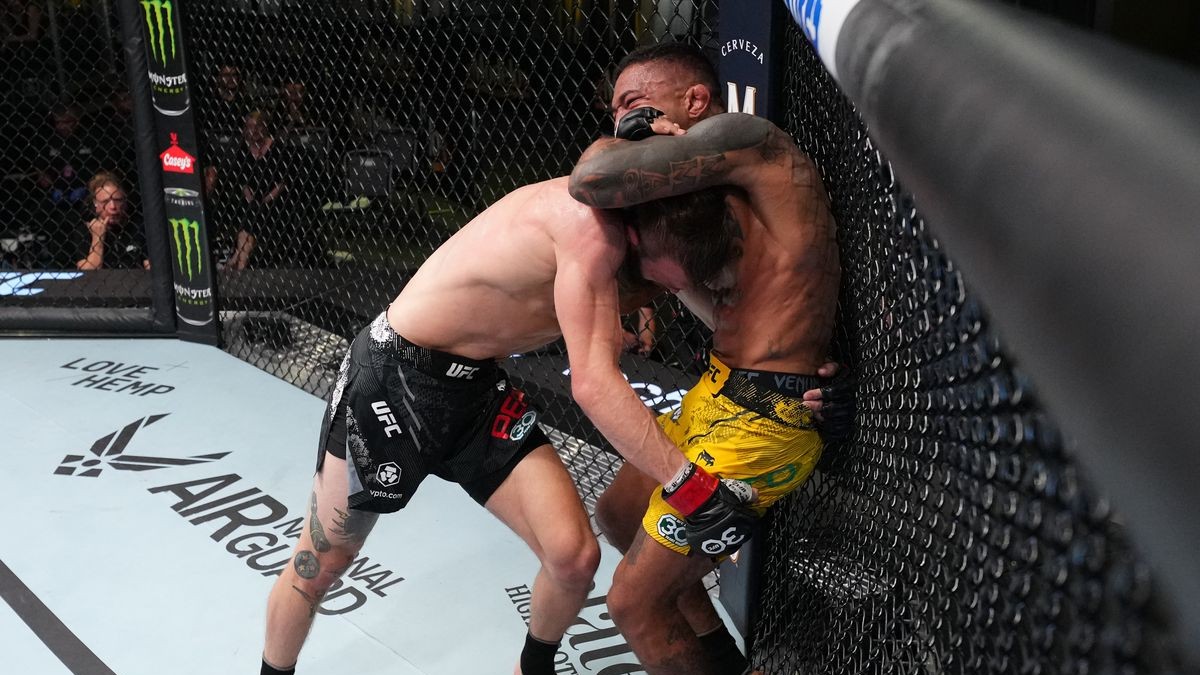 Tak vstaň a udělej s tím něco! Zápasník v boji hecoval soupeře, ten ho vzápětí vyřídil ninja chvatem