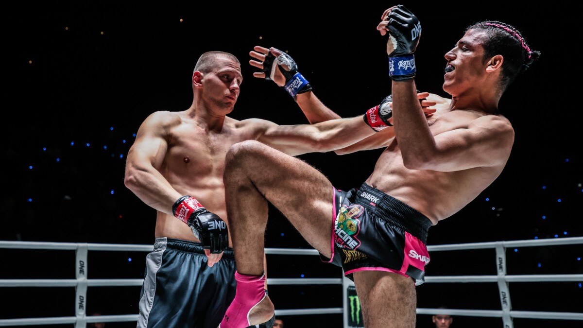 Tak pojď, gestikuloval bojovník a vyplázl na soupeře jazyk, hned nato schytal tvrdé KO