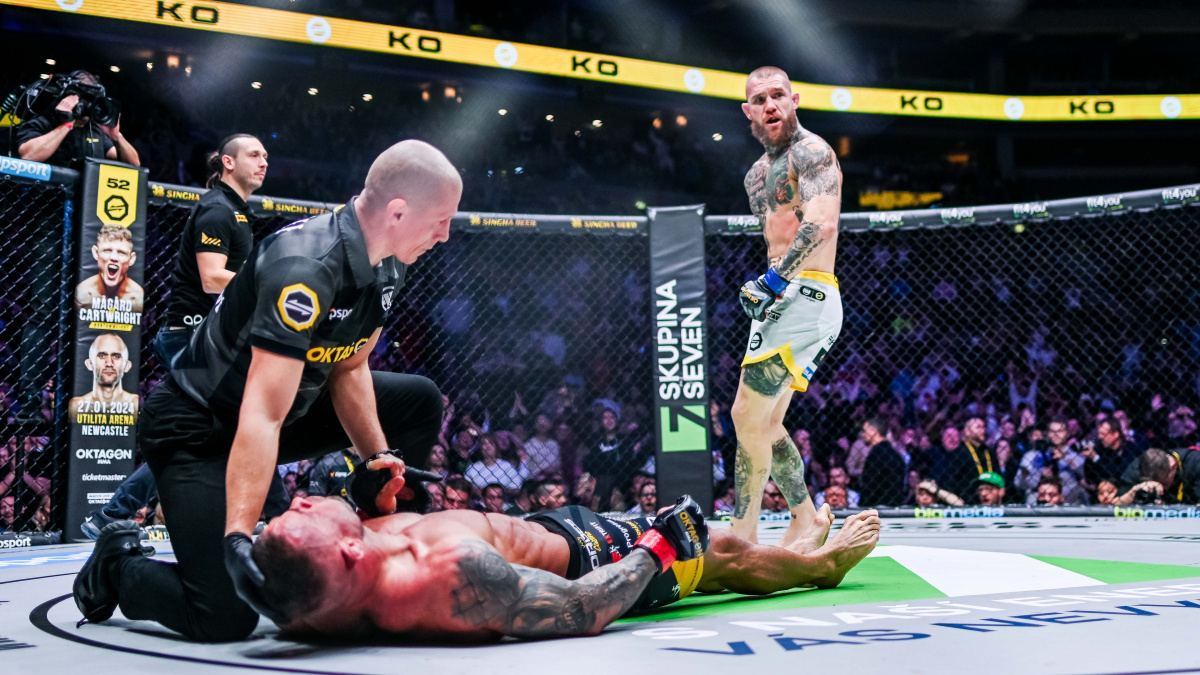 Pekelná vypínačka v boxu bez rukavic: Angličan padl k zemi a klepal se jako Vémola po bitvě s Pirátem