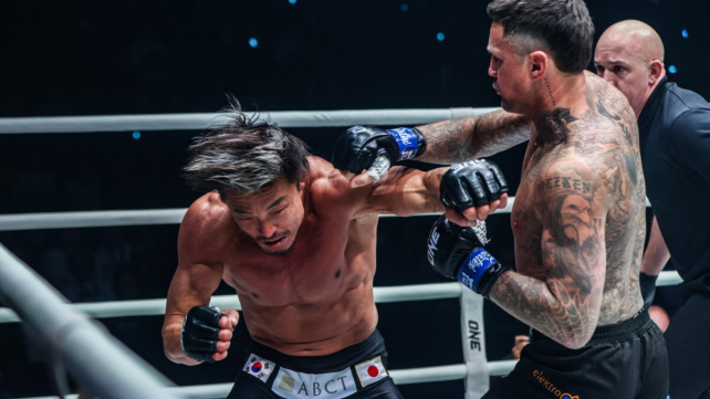 Překvapení se nekonalo, Sexyjama schytal od holandského kickboxera KO v prvním kole