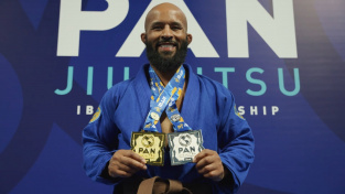 Demetrious Johnson ovládl turnaj v brazilském jiu-jitsu, poradit si dokázal i s mnohem většími soupeři