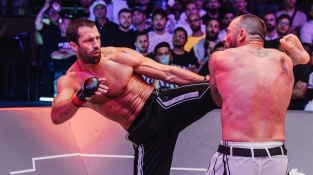 Zápas v bojovém karate mezi dvěma kdysi elitními bojovníky vyhrál na KO bývalý šampion UFC a hned ukázal na dalšího soupeře