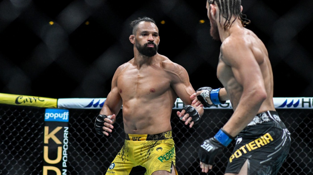 Hrdina z UFC, Pereira pomáhá zachraňovat zvířata během ničivých záplav v Brazílii