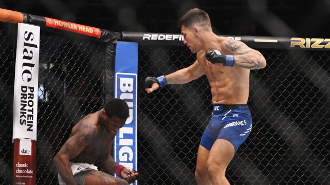 Mladý knockoutér McKinney okusil vlastní medicínu, tentokrát padl po pár vteřinách