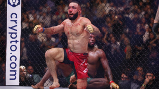 UFC 310 hlásí obrovskou ztrátu. Šampion ukázal, co ho vyřadilo z boje