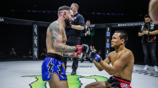 Thaiboxerská legenda šla třikrát k zemi, po knockoutu ukončila kariéru ve ONE Championship