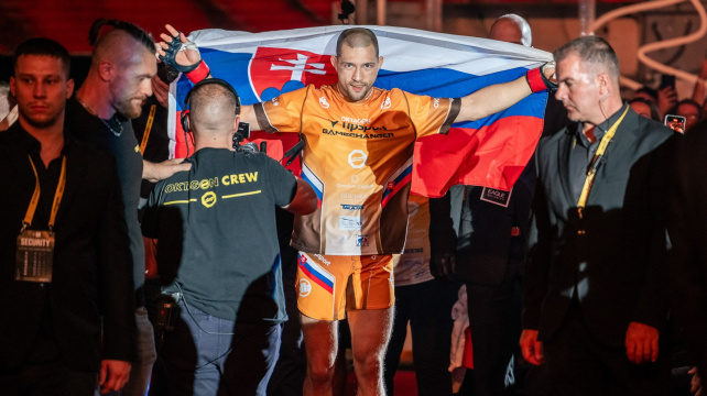 Předčasné ukončení, vztekal se v kleci Paradeiser. Později rozhodčího naopak pochválil