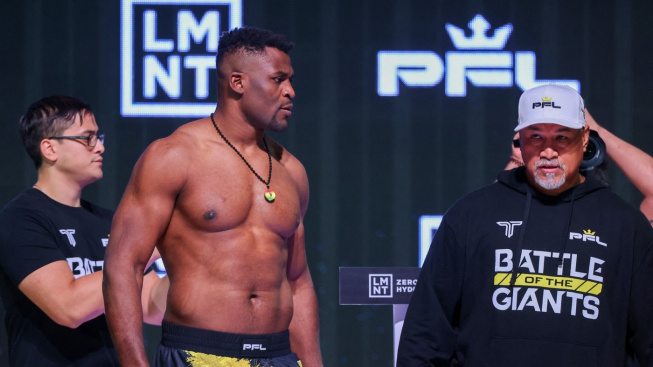 Ngannou se do klece vrátil vítězně, Ferreiru zlikvidoval v prvním kole, rozhodčí nepochopitelně přihlížel