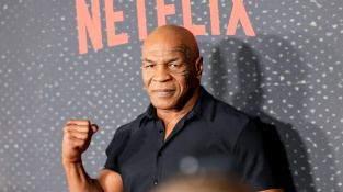 Díky, že si o mě děláte starosti, ale jsem v lepší formě než před 20 lety, vzkazuje Mike Tyson fanouškům