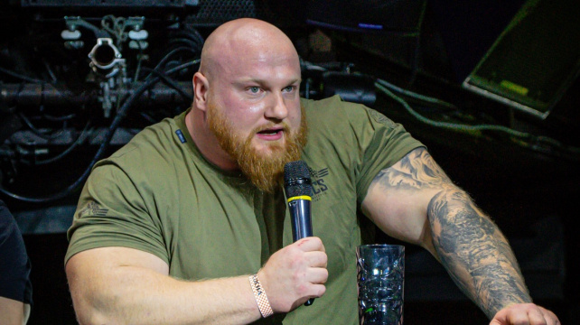 Enžl bude pod tlakem, po pěti vteřinách může jít k zemi, tvrdí nabušený strongman Jiruše. Pro soupeře má špatnou zprávu